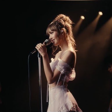 Lisa Charts tweet media