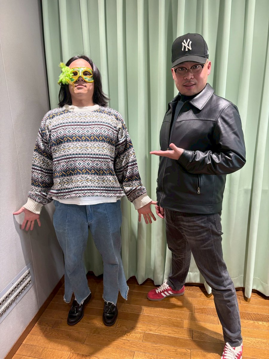 ／       
23時ごろからは #電波調句        
#19  マスカレード・キムタク  配信🎭
＼      

初取材が来たので気合が入っている横山さん。お気に入りのアイテムを身に着けて登場…🌹

そして、横山さんを綺麗にする計画も始動。久しぶり服を買ってきてもらいました！🛍

🎧linktr.ee/arisadc