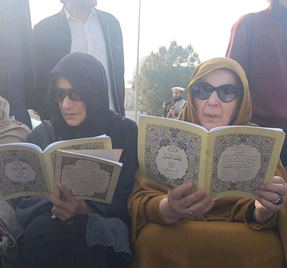 salmanfaisaal's tweet photo. @SafinaKhann Allah ko kiya jawab do gy ???
Marna nahi hai tum ne ???
Quran ki behormti apko maaz lag tha ha https://t.co/7n6fg8jGHB