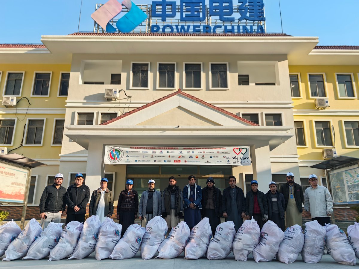 PowerChina_PK's tweet image. #MakingADifference
Recently, young volunteers from POWERCHINA's Diamer Basha Dam Project teamed up with #CCCPK to deliver 550 relief packages to remote flood-affected villages. Over 500 households received essential supplies like rice, flour, cooking oil, blankets and waterproof