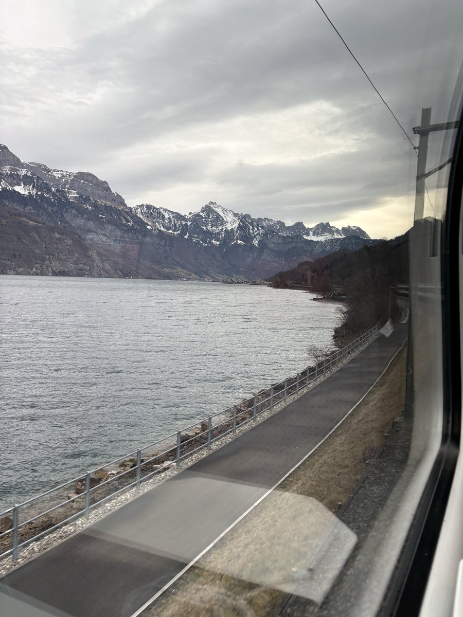 maege99's tweet photo. Mein Platz für die nächsten 9h🥰😁
Im SBB Panoramawagen des EC Transalpin nach Graz. 🚂 https://t.co/EJRO9voPHa