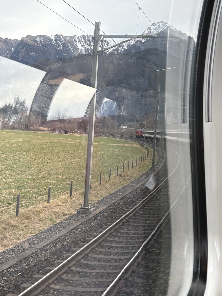 maege99's tweet photo. Mein Platz für die nächsten 9h🥰😁
Im SBB Panoramawagen des EC Transalpin nach Graz. 🚂 https://t.co/EJRO9voPHa