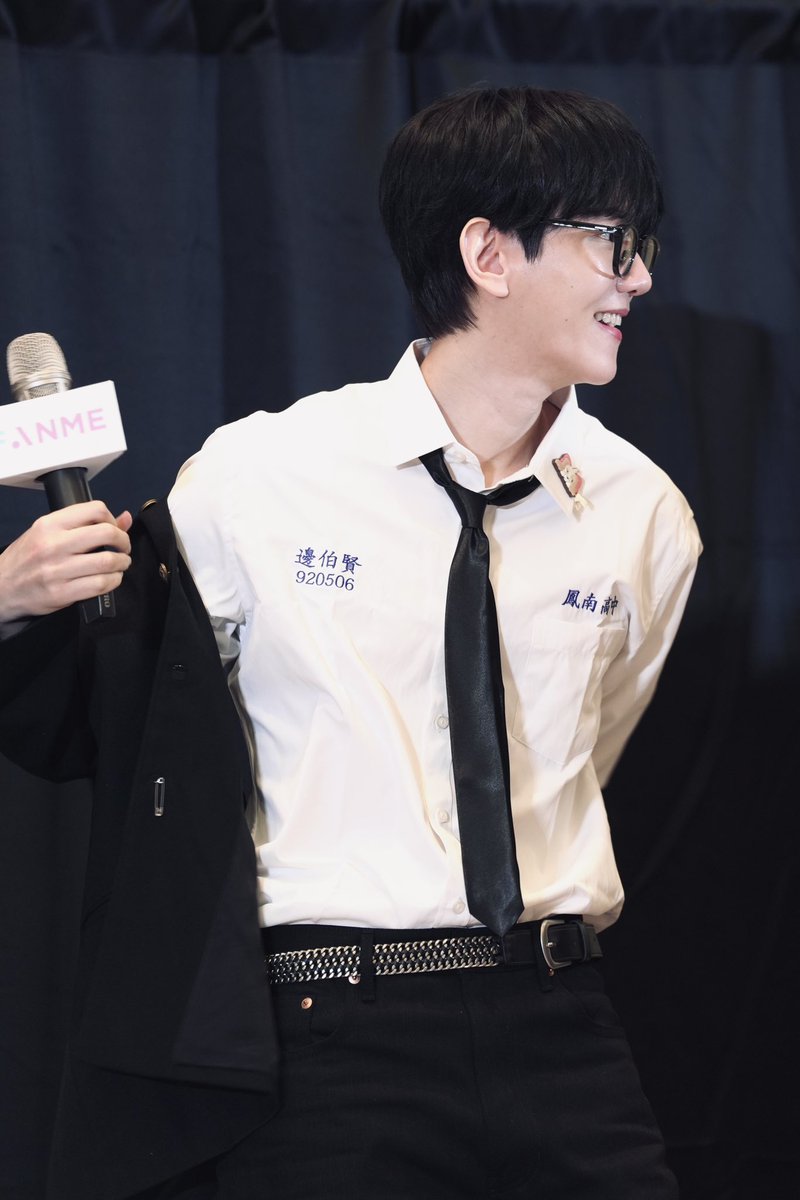 bbbb_____hhhh's tweet photo. 2060131 Taiwan 대만 팬사인회

대만교복 진짜 잘 어울리다 🤍

#변백현 #백현 #BAEKHYUN https://t.co/V8sY9hdAT8