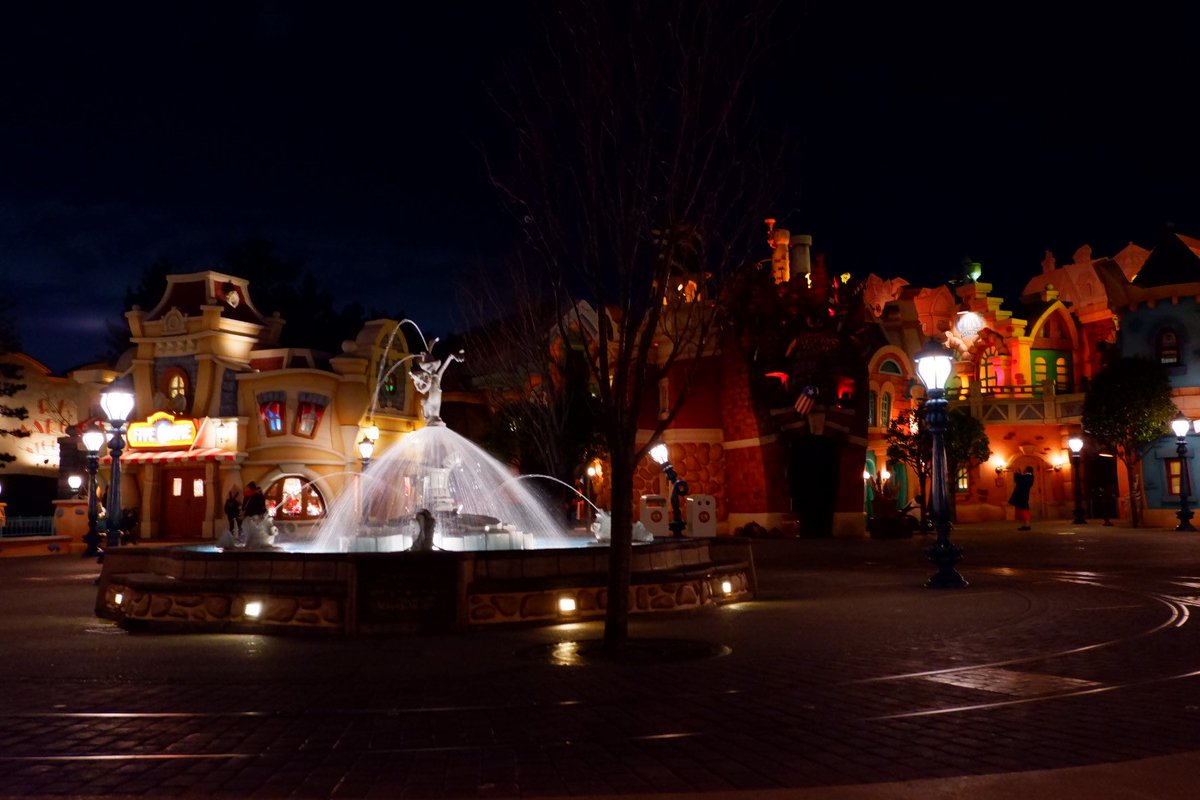 先日の名古屋遠征で
ドラムセット🥁写真撮るために
久しぶりにカメラ持参したんだけど📸
何枚かディズニーの写真残ってて…

普通のレンズで特別なことしてないし
どの写真も完全に無加工だけど
なんか好きなの撮れてたから
一部だけど､見て。

どれも2021年の舞浜
色々あったけど乗り越えてきたね