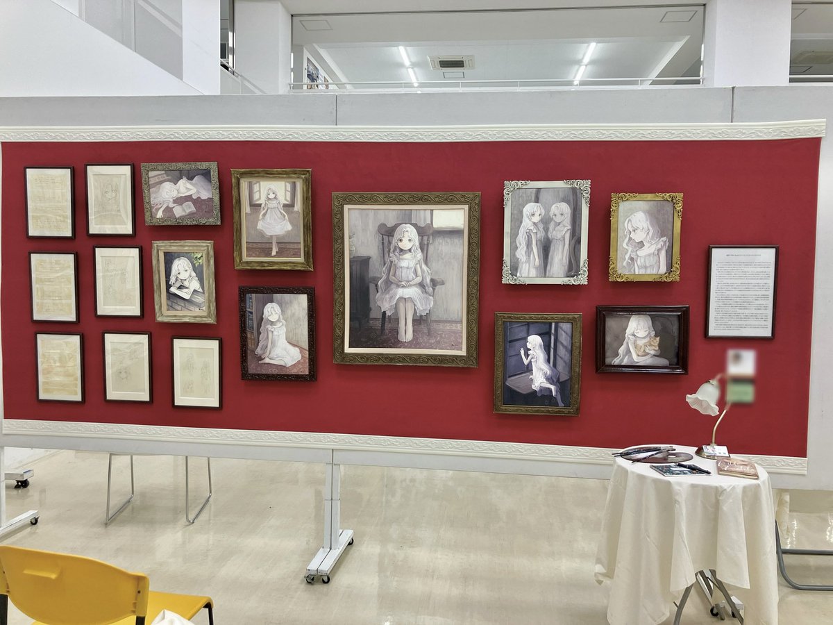 buchi_ooo's tweet photo. 卒業制作で魔性の少女を好きなだけ描きました～！
展示に足を運んでくださったみなさま、ありがとうございました✨
暖かい感想もたくさんいただけて大変励みになりました💪 https://t.co/U1ydM11v6z