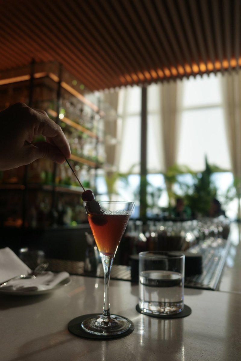 Rafael_Minamoto's tweet photo. 午後の光が一番綺麗な時間🍸
日本酒を使った新感覚なエスプレッソマティーニと、
熟れたマンハッタン。
仕上げは、贅沢なティラミス。最高すぎた。
#EditionHotels
#TokyoEdition
#虎ノ門エディション
#エディション https://t.co/AXOmaN8o6F
