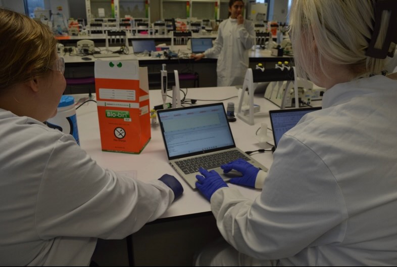 SUBioscience's tweet photo. Using Biopac software and peak flow measurements, they investigated lung volumes and respiratory function bringing physiology to life through real data analysis!
Our students also delved into biochemistry, assessing lipid profiles and glucose tolerance after Lucozade ingestion! https://t.co/FrtOPhKhqi
