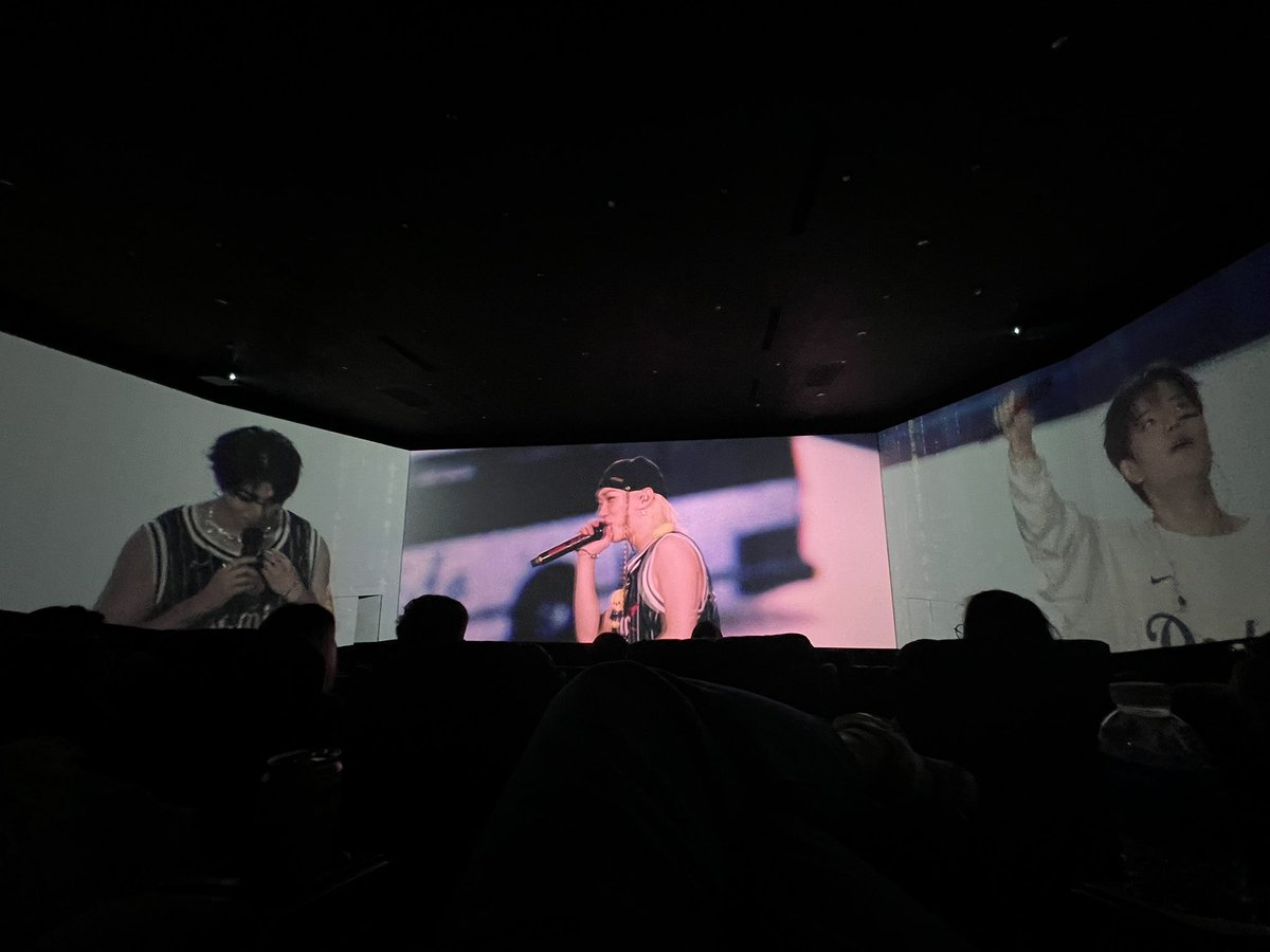 jamienho's tweet image. gUYS I HIGHLY RECOMMEND SCREENX FOR THE DOMINATE EXPERIENCE!!!!! AHHHHH LIKE MAIN CLIP ON THE CENTER PLUS DIFF MEMBERS ON THE SIDE AHHHHH GO GO GO
(but to compare pa hahaha i’ll also go see it in 2d and imax on the weekend 😂)