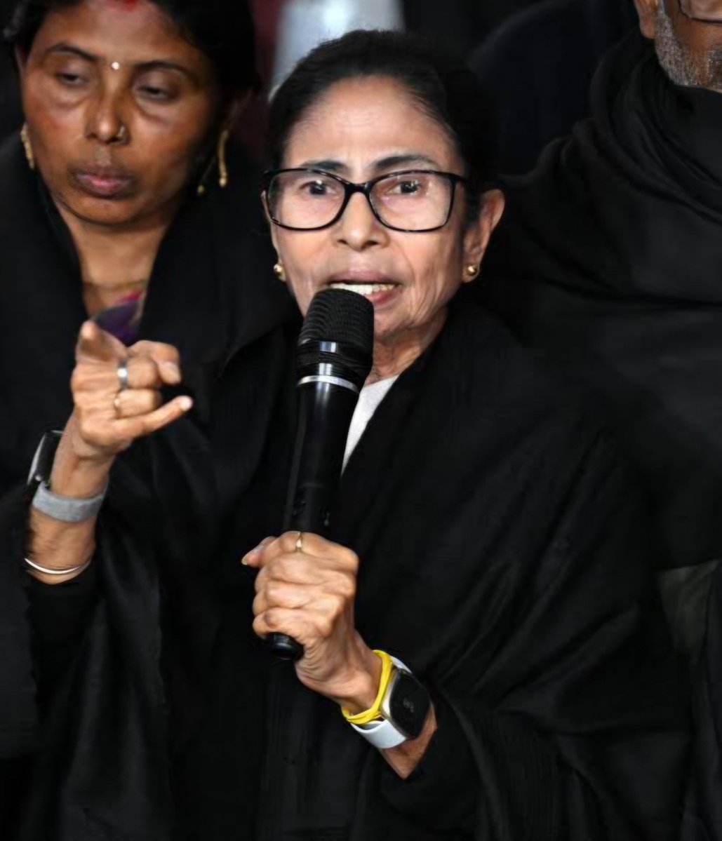 Mamata Banerjee - The Bravest CM in India 🇮🇳  !! 

🔥🔥