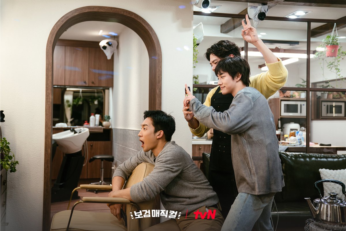 chtvn's tweet photo. [1화 비하인드]
저 정말 이 날만을 기다려 왔어요🥹
따끈따끈 보검 매직컬 개업의 날🙌🩵

tvN [보검 매직컬]💈
✔[금] 저녁 8:35 tvN

#tvN #보검매직컬
#박보검 #이상이 #곽동연
#즐거움엔20tvN #스트리밍은TVING https://t.co/sUMPjtO0YR