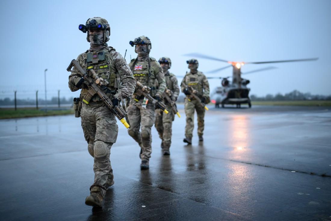 jmscaronte's tweet image. Members of the British military at RAF Leeming prepare for Exercise Hyperion Storm, a joint force validation exercise with the UK Special Operations Forces being held at RAF Leeming and the Otterburn Training Area in the north of England.
#UKarmy #RAF