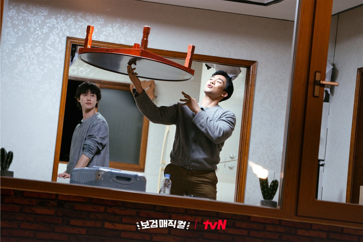 [1화 비하인드]
저 정말 이 날만을 기다려 왔어요🥹
따끈따끈 보검 매직컬 개업의 날🙌🩵

tvN [보검 매직컬]💈
✔[금] 저녁 8:35 tvN

#tvN #보검매직컬
#박보검 #이상이 #곽동연
#즐거움엔20tvN #스트리밍은TVING