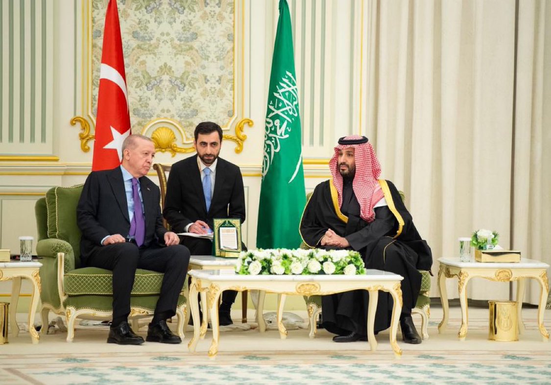 SaudiNews50's tweet photo. بيان سعودي تركي:

الجانب التركي يشيد بالجهود التي تبذلها حكومة المملكة العربية السعودية في خدمة الحرمين الشريفين وقاصديهما، ومشيدًا بمستوى التنسيق بين البلدين لتحقيق راحة الحجاج والمعتمرين والزوار من جمهورية تركيا.

- https://t.co/WJpt6qekMb