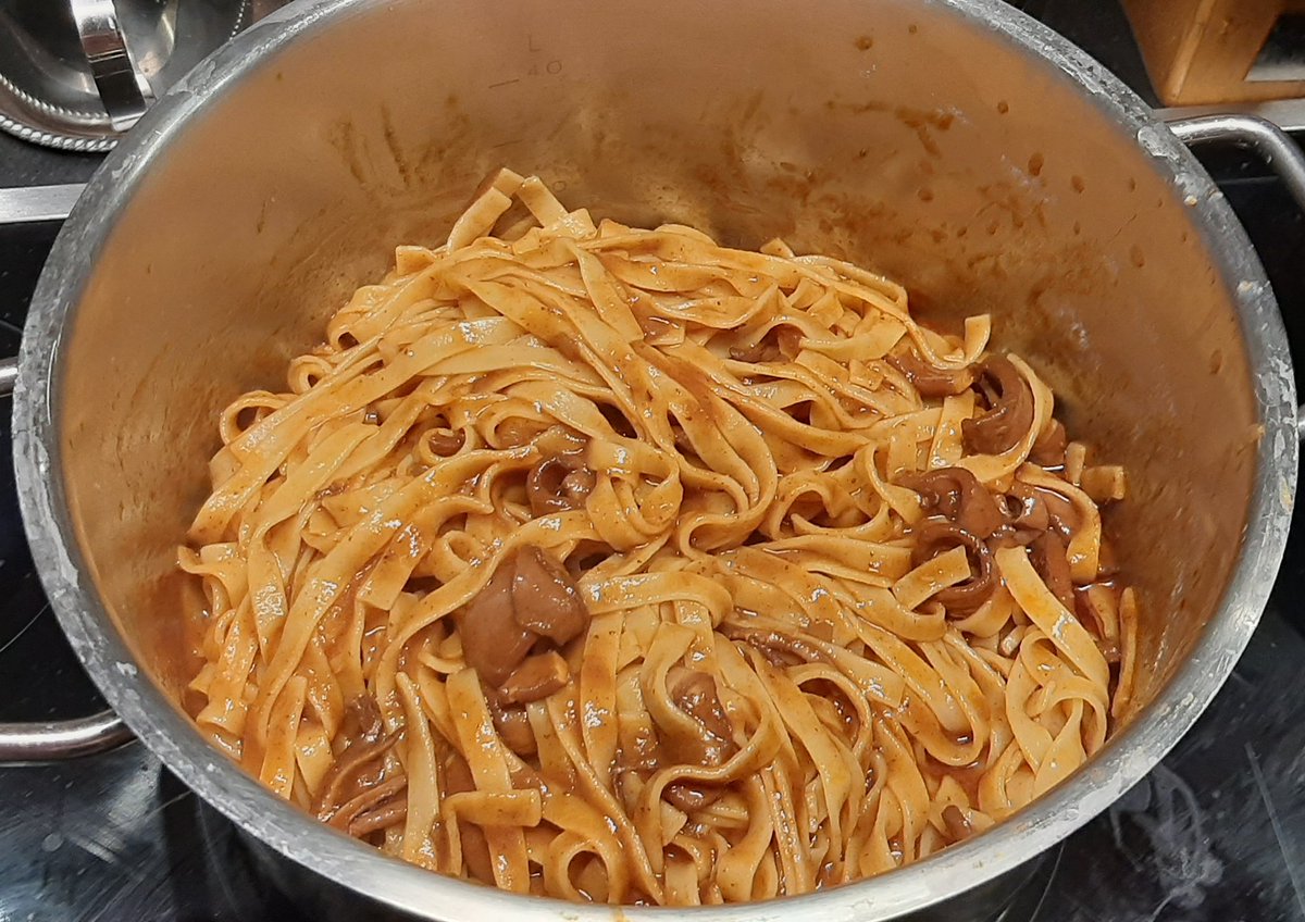 VittorioMerlo's tweet photo. Tagliatelle al sugo di calamari https://t.co/eYRzM14ts8