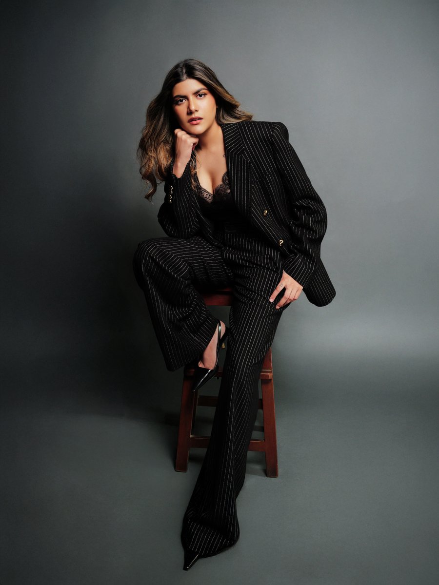 BirlaStudios's tweet photo. Heading into the movies with open hearts, curiosity, intent, and big love for the craft. 🧡

📸 - Marco Bahler
HMU - Loveleen Ramchandani
Styling - Shaleena Nathani https://t.co/e8ua8g7549