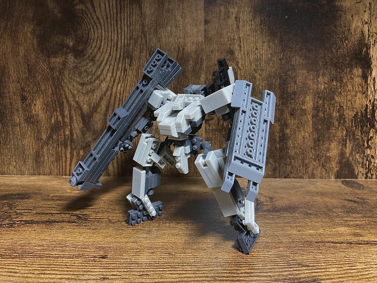 Rom_ROBObuilder's tweet photo. Eisenmonarch-AktienGesellschaft (EAG)製第三世代機-通常仕様-
本機は局地戦特化の先行量産機の一つとして開発され、中でも市街戦を重視した塗装とチューンナップを施されている。
兵装には新たに実戦投入されたDresdenlohr製のロケット砲が優先配備されている。
#プチブロック #mech #RAMTAC https://t.co/GQITs4zTeG