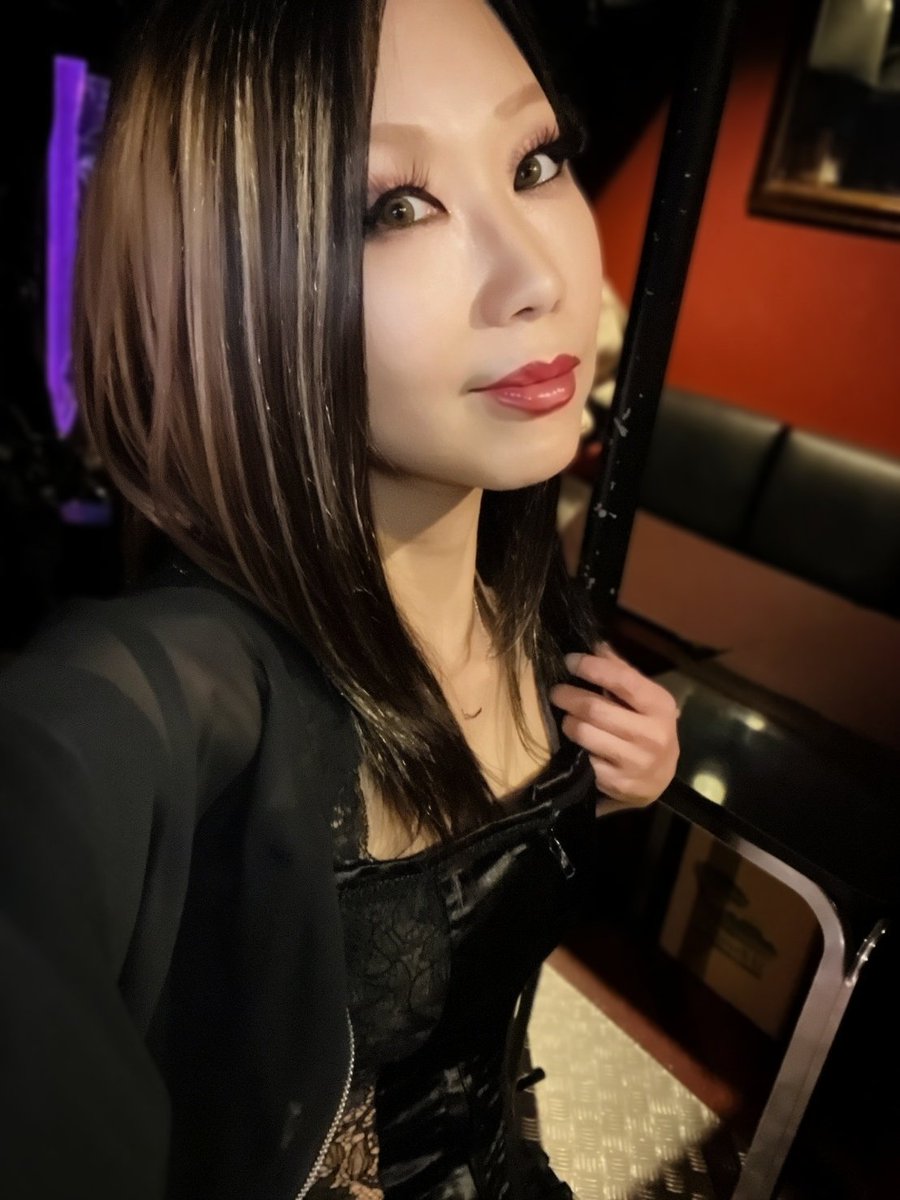 13fetishbar's tweet photo. ▼▼OPEN▼▼
静かな十三の夜に
いちばん危ない灯り
点きました。

初めてでも、ひとりでも大歓迎👩‍❤️‍👨

扉の向こうはちゃんとやさしい。

今夜も、非日常へどうぞ🚪🌹

Wキャスト
yuta 🖤👯‍♂️🖤 AN

@domina_yuta
@an51054889

#十三SMバー #fetishbar #大阪夜遊び  #十三
#大人の夜 #女性歓迎 #非日常体験 https://t.co/LWbhJaA4xi