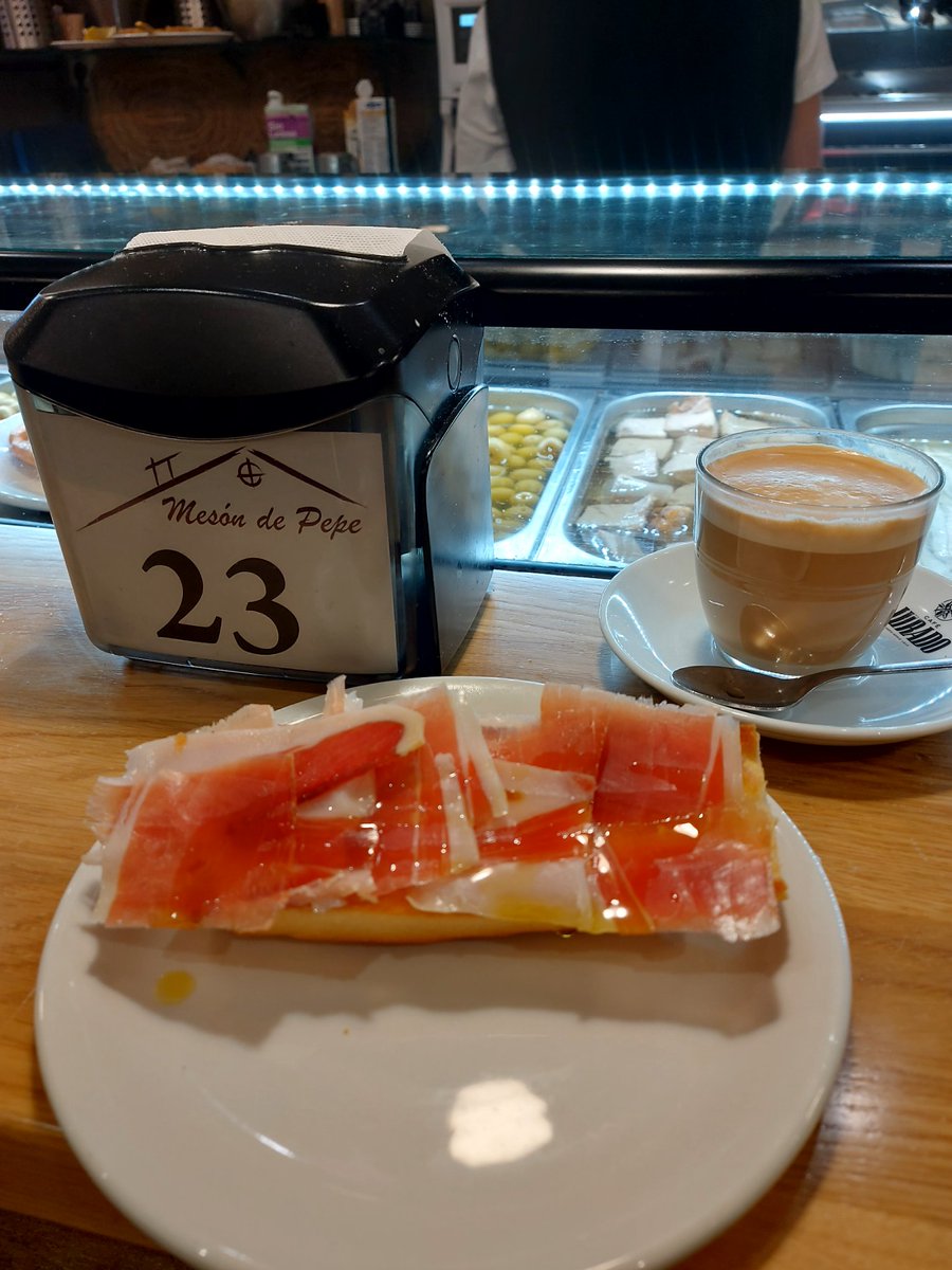 En los bares nunca llueve. #BrunchHuertano