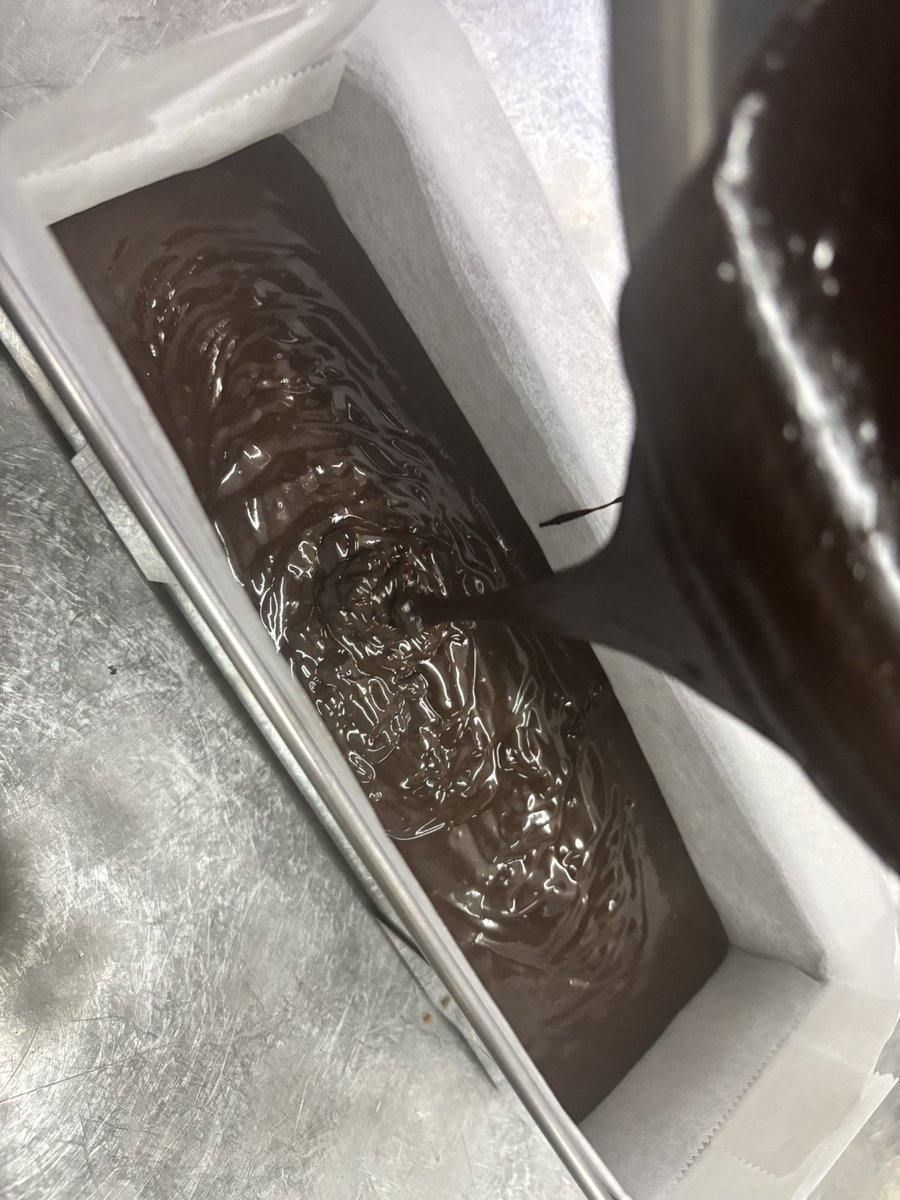 DOLCE_Katsutomi's tweet photo. 去年の冬に好評いただいたビターなガトーショコラがふたたびスタートしています✨
中身がほんのりレアめな大人向けデザートって感じになってます！
テイクアウトもOKですので、ぜひどうぞ！
⁡
 #DOLCEかつ富 https://t.co/4C1LORBA9C