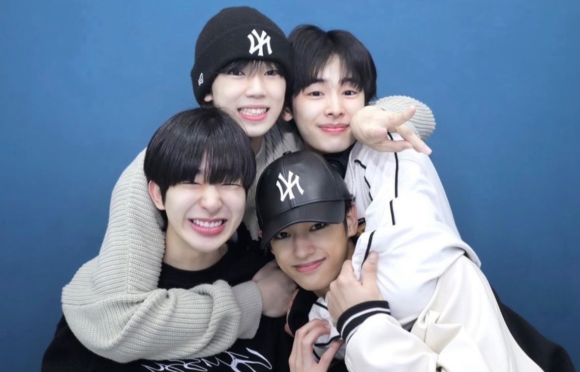 s_mita112's tweet image. かっこいい〜ぃぃぃぃ😭😭
大好きな4人ケミ〜😭😭😭🫶🏻