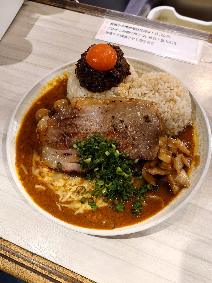 yooooosuke555's tweet photo. #スカロケ
ホットなグルメはカレーです🍛
こちらのお店、ルールが色々あって初見は少しビビりますが、カレーは絶品です🤤 https://t.co/PADsFVelA0