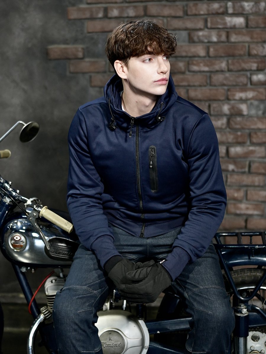 転倒した時にダメージを負いやすい肩周りと肘周りの内部に高強度