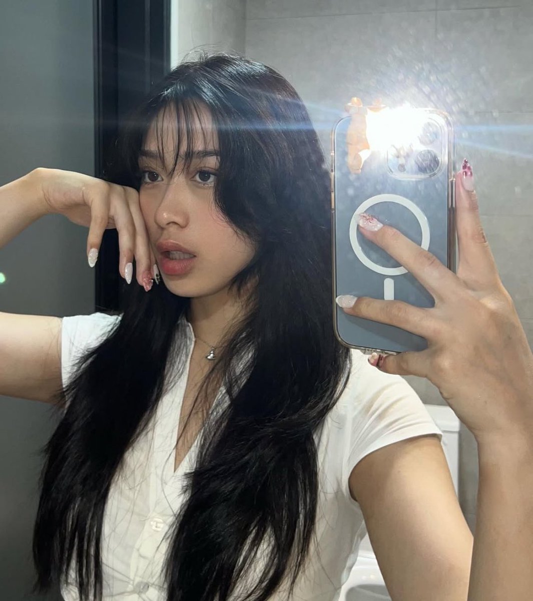 TwoDihs's tweet photo. we're looking for people that knows her or even better knows her irl, dm us we got plans for her 😈 https://t.co/P1mgMNLWRA