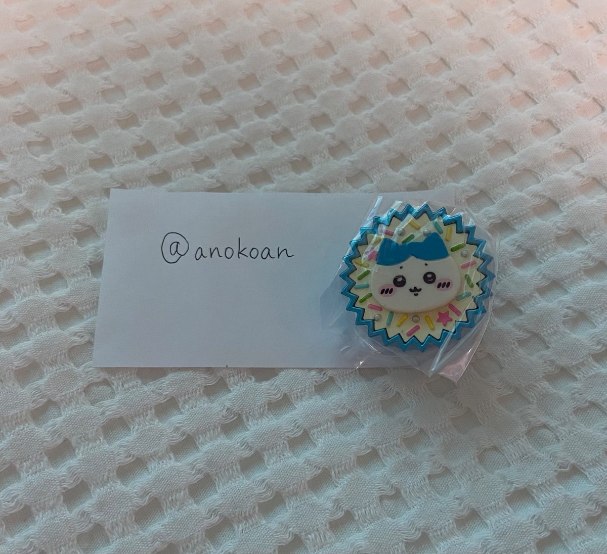 anokoan's tweet photo. @poohsan12_ はじめまして。検索より突然のリプ失礼いたします。
当方同種ハチワレを1点所持しております。
不躾なお願いとなり大変申し訳ございませんが、ちいかわ+ラッコとの2:1での交換をご検討いただけますでしょうか？
郵送でのお取引可能です。
お手隙の際にご確認の程よろしくお願いいたします。 https://t.co/kht7aN81m7