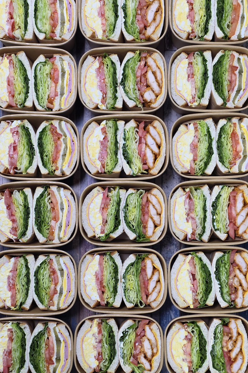 무대 파워 충전 중 🐺⚡
맛있게 드세요! 

#시연 #SIYEON
#크록티칼 #ChRocktikal #CRTK
#드림캐쳐 #Dreamcatcher
<a href="/CRTK_official/">ChRocktikal (크록티칼)</a> <a href="/hf_dreamcatcher/">드림캐쳐 Dreamcatcher</a>