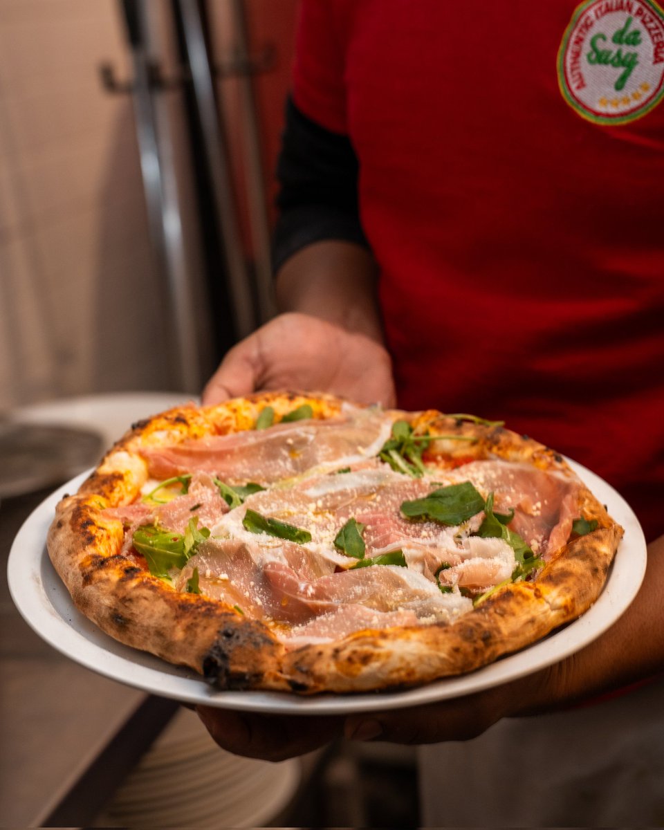 SusannaDiCosimo's tweet photo. Parma is one if the most famous and appreciated ham in the world. At #daSusy we go the traditional way: thin slices are placed on a bed of earthy rocket leaves, on top of a Margherita, to honour its craftsmanship, flavour and aroma.
It's definitely one of our guests' favorite 😍 https://t.co/lv2OAbJADc