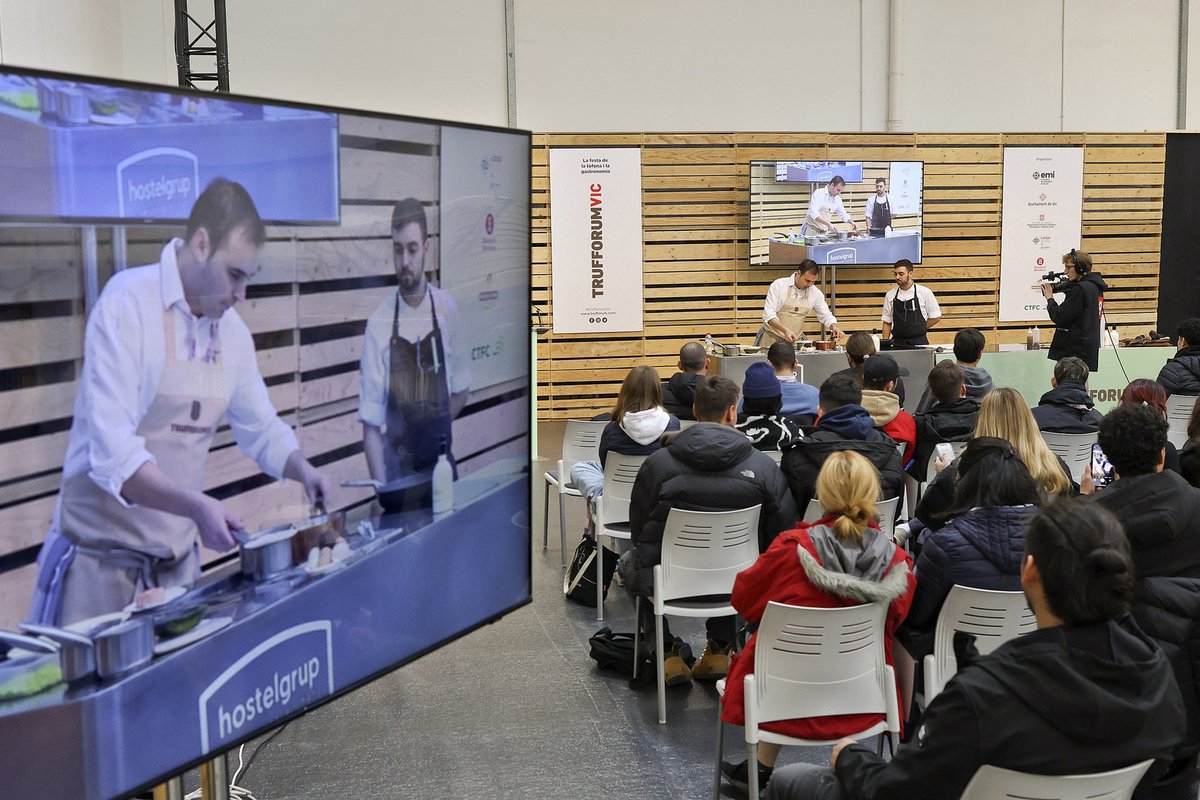 El 9 Nou tweet media