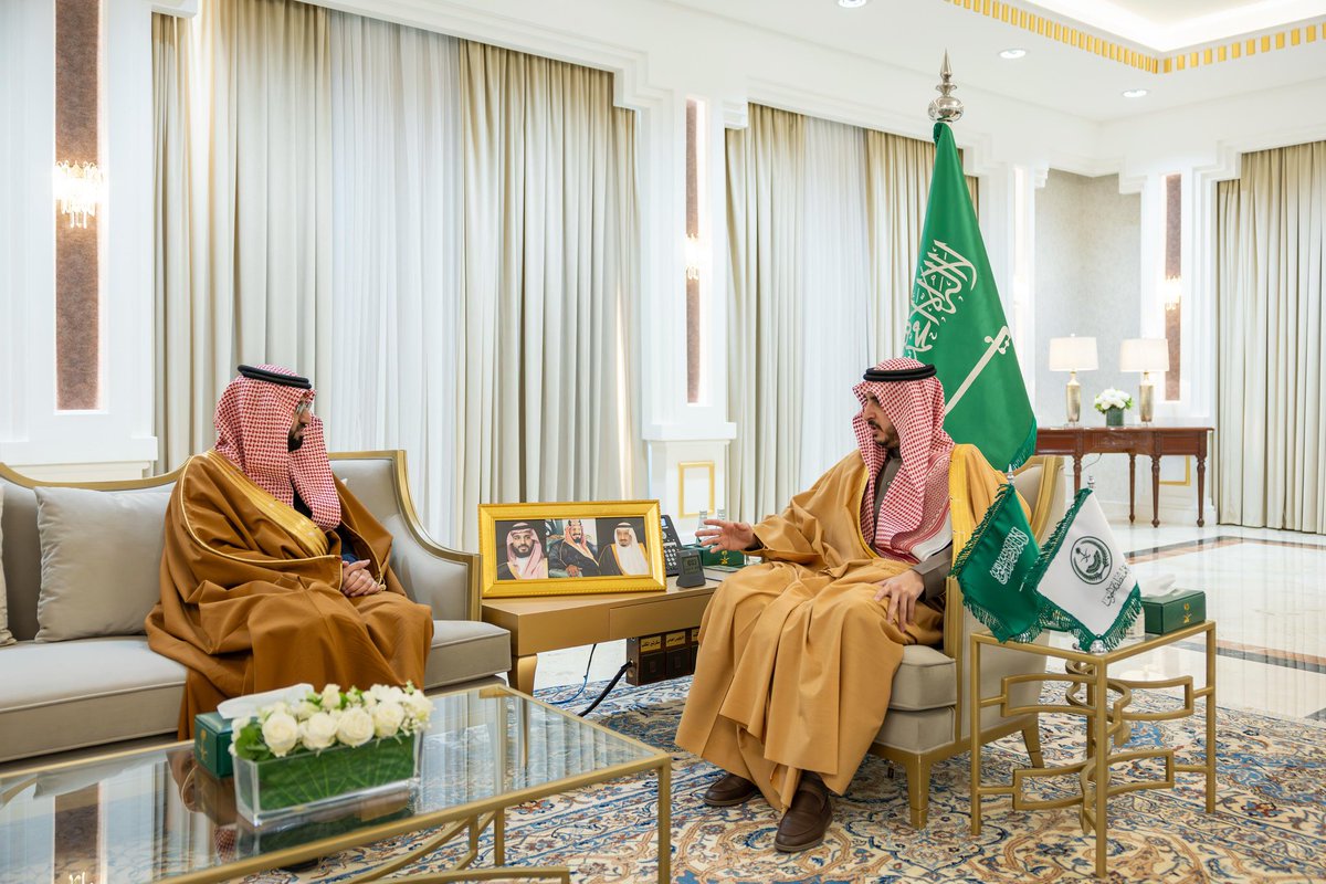 سمو أمير #منطقة_الجوف يستقبل معالي الرئيس التنفيذي للهيئة العامة للغذاء والدواء ويطّلع على جهودها في دعم سلامة المنتجات والخدمات بالمنطقة.

spa.gov.sa/ar/w2504611