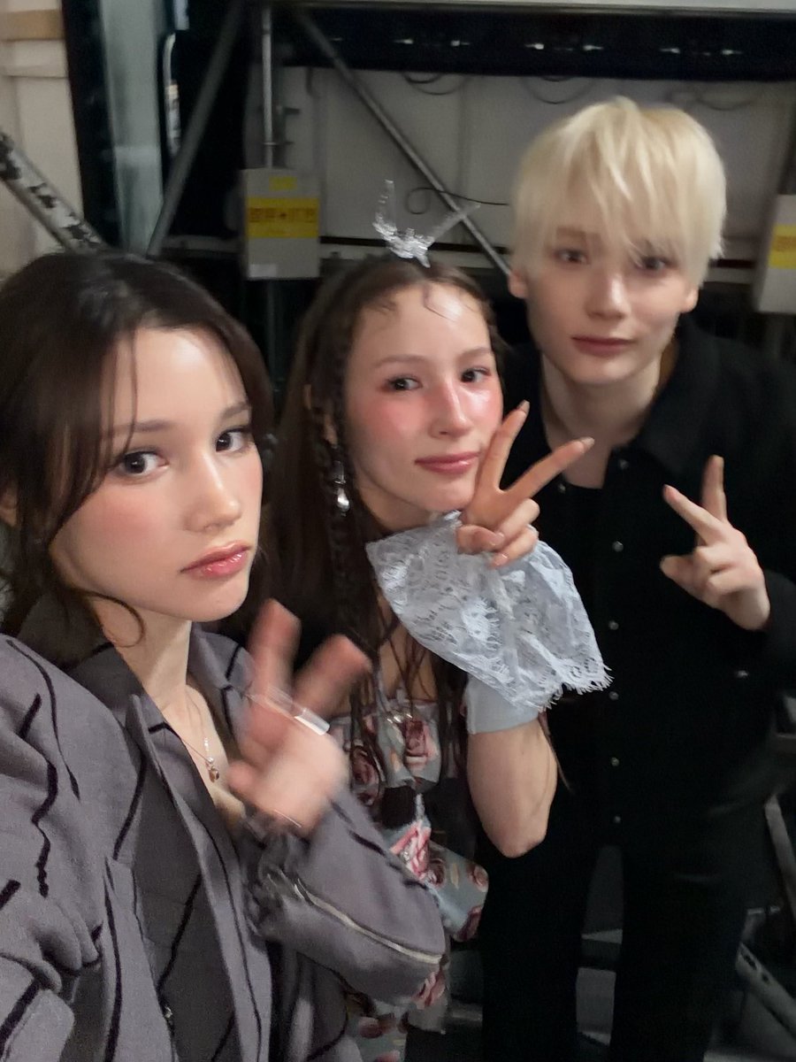 txtdom's tweet image. We got huening siblings updated selca 🥹