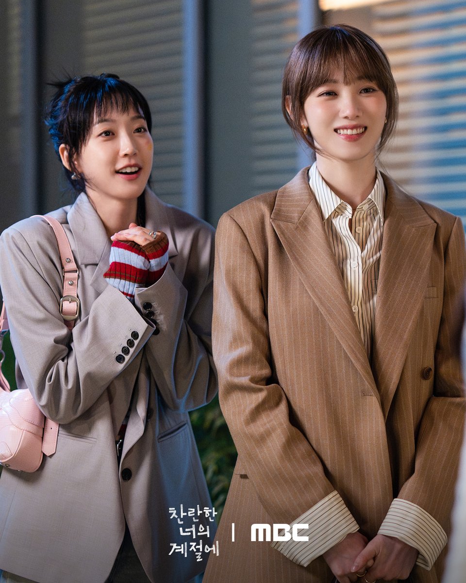 mbcdrama_pre's tweet photo. 세 자매 특 : 캐릭터 확실함
3인 3색 나나네 세 자매를 소개합니다✨

👩‍❤️‍👩고독한 첫째, 하란
👩‍❤️‍👩털털한 둘째, 하영
👩‍❤️‍👩야무진 셋째, 하담

<찬란한 너의 계절에>
2월 20일(금) 밤 9시 50분 MBC 첫 방송

#찬너계 #이성경 #채종협
#찬란한너의계절에 #MBC https://t.co/KwRg0SkmbR