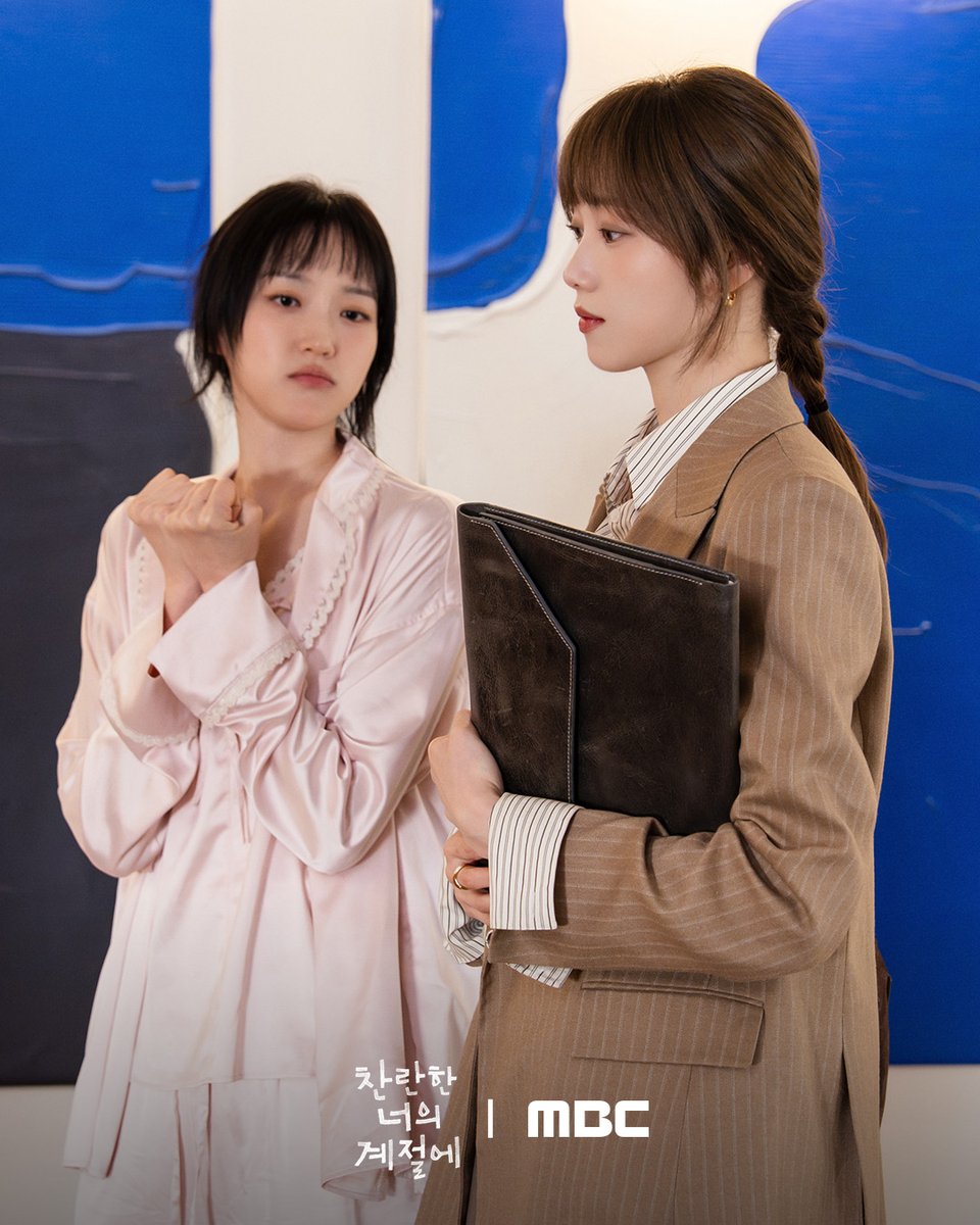 mbcdrama_pre's tweet photo. 세 자매 특 : 캐릭터 확실함
3인 3색 나나네 세 자매를 소개합니다✨

👩‍❤️‍👩고독한 첫째, 하란
👩‍❤️‍👩털털한 둘째, 하영
👩‍❤️‍👩야무진 셋째, 하담

<찬란한 너의 계절에>
2월 20일(금) 밤 9시 50분 MBC 첫 방송

#찬너계 #이성경 #채종협
#찬란한너의계절에 #MBC https://t.co/KwRg0SkmbR