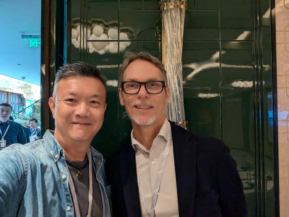 matrix_invent's tweet photo. It's time to Accelerate 2026! 🚀

A quick snap of our Chief Revenue Officer, Joe Poh, with #Thales Software Monetization Vice President, Damien Bullot at the Partner Summit in Guangzhou today.

#softwaremonetization #matrixinvent #softwarelicensing #softwaresolutions https://t.co/6XTdhQT9ff