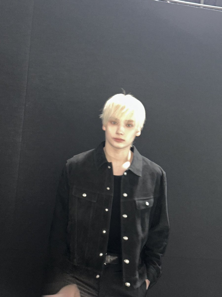 translatingTXT's tweet photo. [260204] #hueningkai weverse

“😎” https://t.co/OVaJTUI5zH