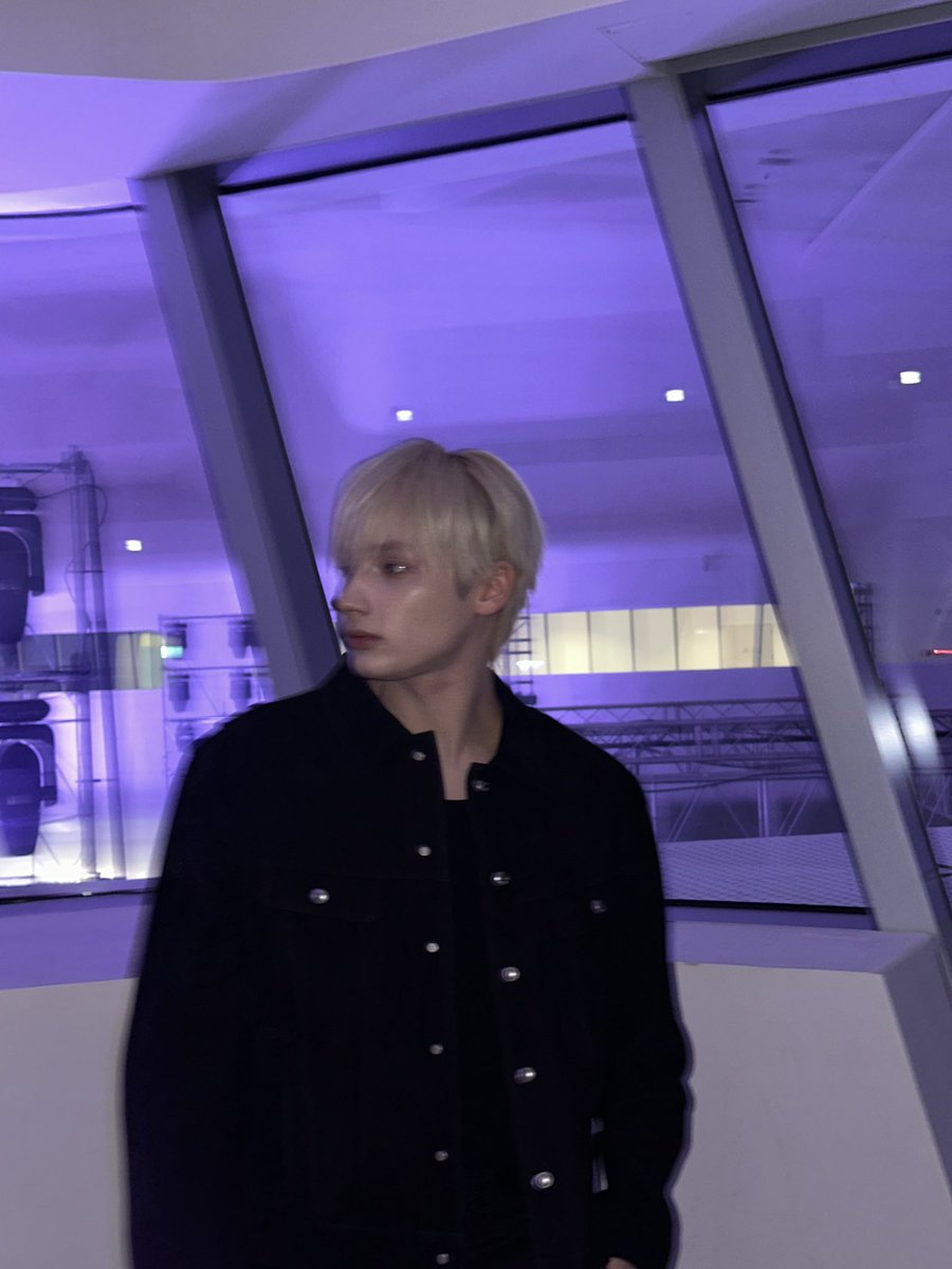 translatingTXT's tweet photo. [260204] #hueningkai weverse

“😎” https://t.co/OVaJTUI5zH