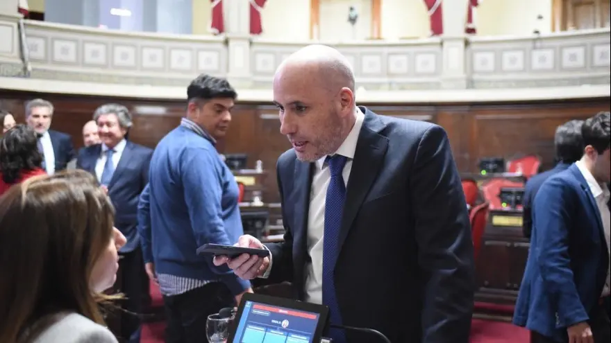 LaUneok's tweet photo. LOS CORTES DE LUZ EN LA CIUDAD 💡

🎙️En LA UNE hablamos con @chubyleguizamon, Senador de la Provincia de Buenos Aires 

📻 https://t.co/Af2QafqCAr https://t.co/cPIEyufQTl