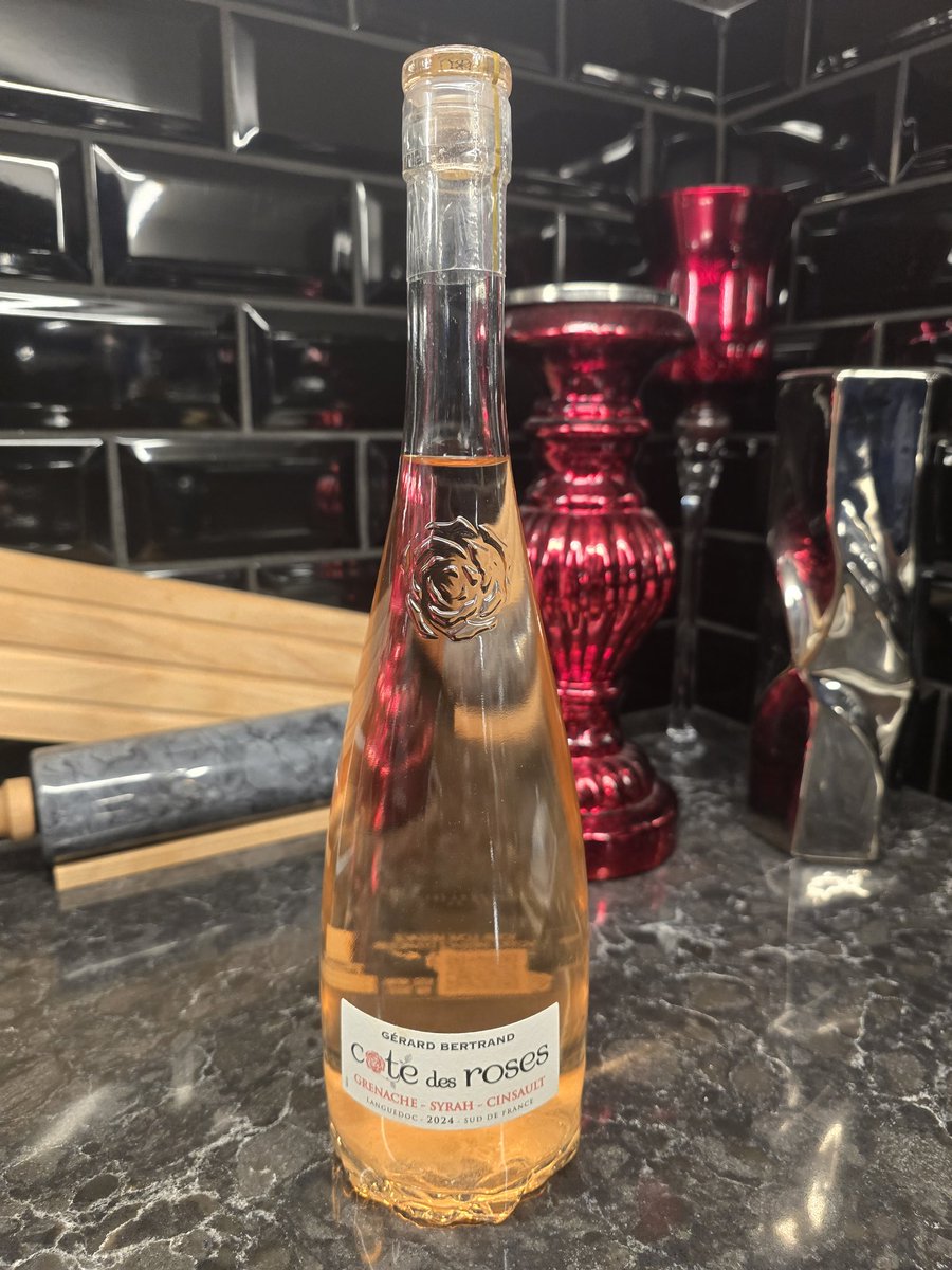 askshellyfirst's tweet image. Oh my!  🙏✨️ Thank you Tim and Lisa Ivanowskoff for the beautiful bottle of wine (and other gifts)!  🥂⚡️  So unnecessary but so appreciative ❤️

#askshellyfirst