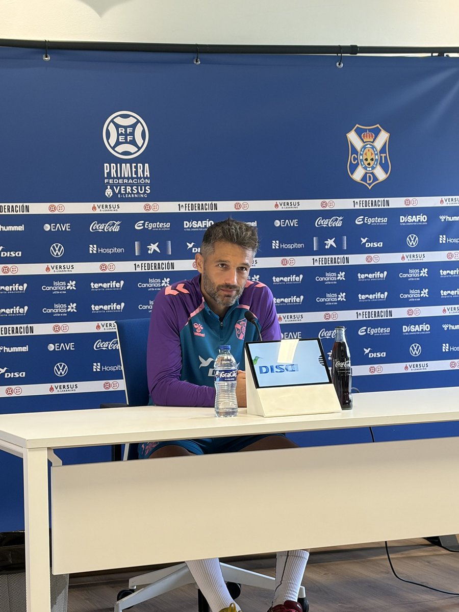 Aitor Sanz (<a href="/CDTOficial/">CD Tenerife 🏴󠁧󠁢󠁳󠁣󠁴󠁿</a>) en sala de prensa: 

🔹“Estoy muy feliz, una cifra tan redonda con el club de mi vida”

🔹“No tengo palabras para agradecer a la gente”

🔹“No me esperaba ese homenaje, es un orgullo que el club me haya hecho este reconocimiento”

📸<a href="/Simon_Abreu31/">Simón Abreu</a>
