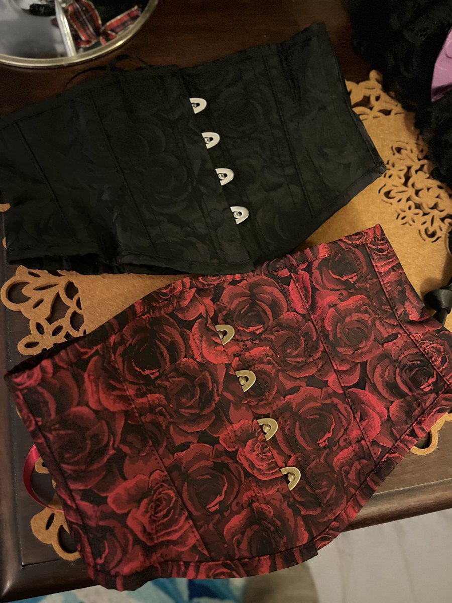 🌹 2/8大阪 #ロマアラ 🌹

【Mist†Mystic】
薔薇の誓い ― ショートコルセット
⚜️会場限定販売⚜️

📍Maison de Rosenkreuzer
（メゾンドローゼンクロイツ）
壁側 F列7・8

🖤 黒：18 / 20 / 22inch
❤️ 赤：20 / 22inch

※通販未販売・未受注

気になる方はぜひ
ローゼンクロイツブースへ…🌹