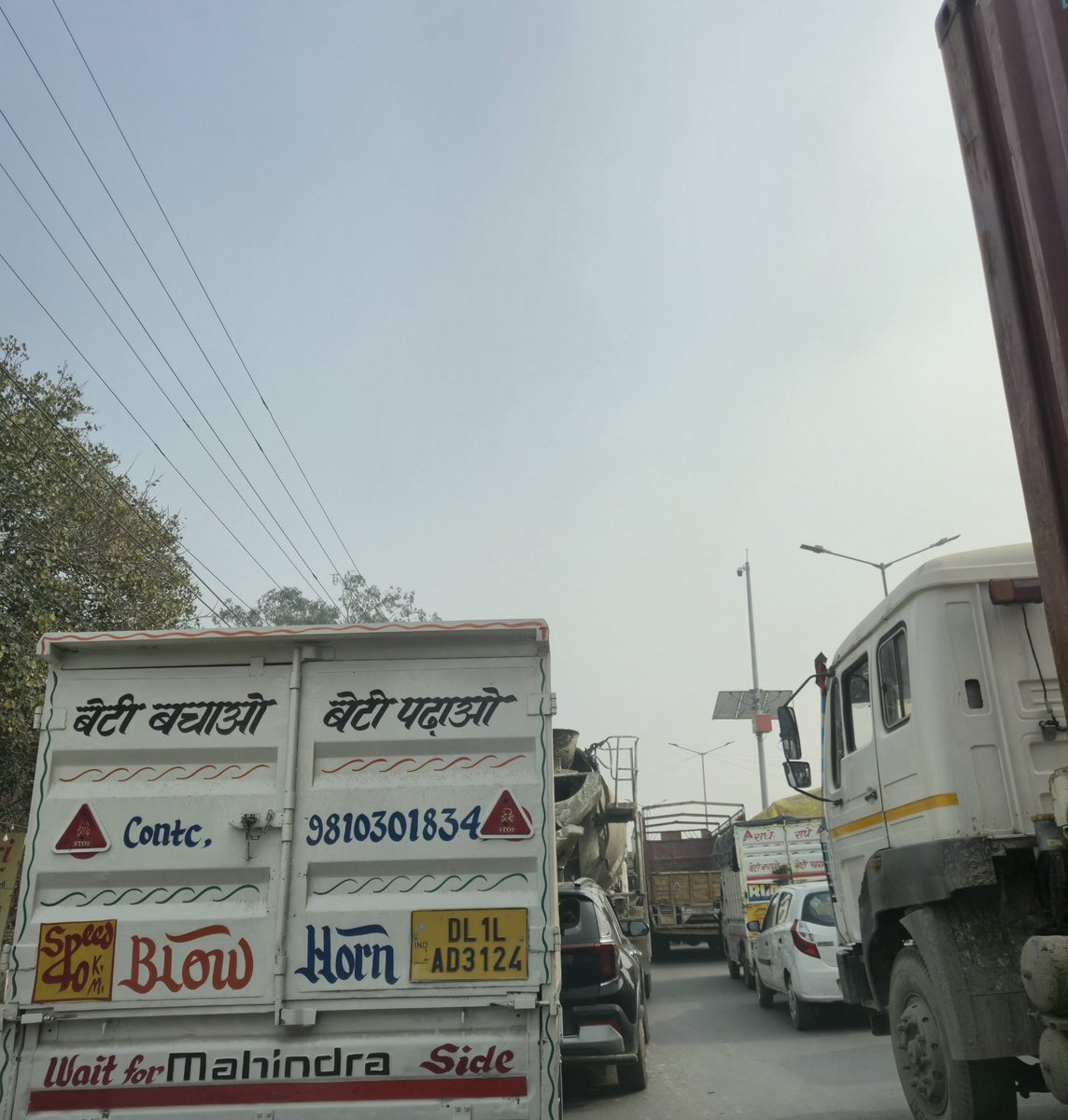 Umeed2020's tweet photo. @112UttarPradesh @Noidatraffic @uptrafficpolice @Uppolice @myyogiadityanth T-9 Sir, there is a heavy traffic conjunction of about one kilometer long on GT Road betwen lal kaun  to Chapraula.This is a serious daily problem🙏 plz do sir necessary. https://t.co/YChpDpgLMl