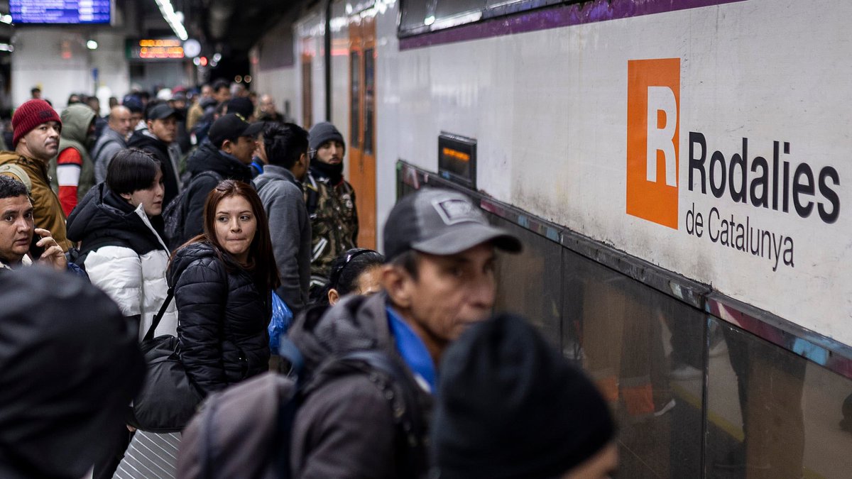 🚊COMUNICAT| Això és una vergonya: Sobre el caos a Rodalies, les mobilitzacions i l’oportunisme polític 

“Aquesta crisi estructural del transport públic no se solucionarà de cop amb cap dimissió ni tampoc amb les gesticulacions de traspassos de competències.“