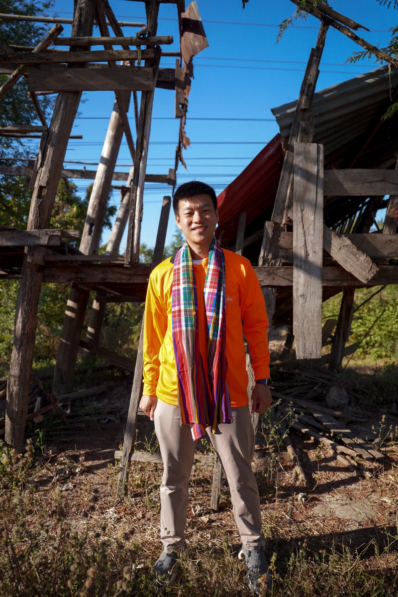 อ้ายใส่เสื้อปุ๋ยแถมมาน้องหล่า
อุดรแลงนี้ 16.30 น. ลานสังคีตศาลา หนองประจักษ์
มาพ้อผู้บ่าวคนนี้ได้บ่หนออ
—
สื่อหาเสียงอิเล็กทรอนิกส์นี้ผลิตโดย ณัฐพงษ์ เรืองปัญญาวุฒิ ที่อยู่ 167 ชั้น 4 ซอยรามคำแหง 42 แขวงหัวหมาก เขตบางกะปิ กทม. จำนวน 1 โพสต์ วันเดือนปีที่ผลิตตามที่ปรากฎ