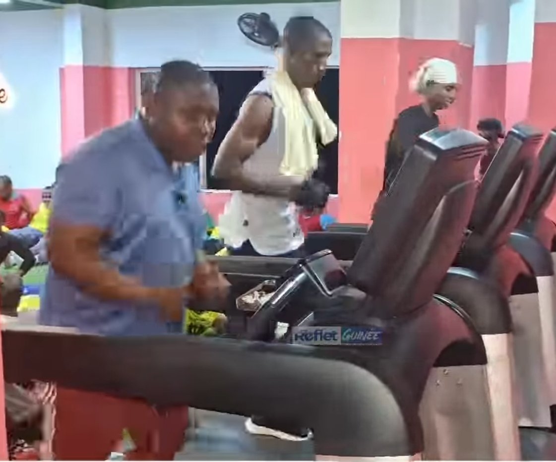 Alpha Condé tweet media