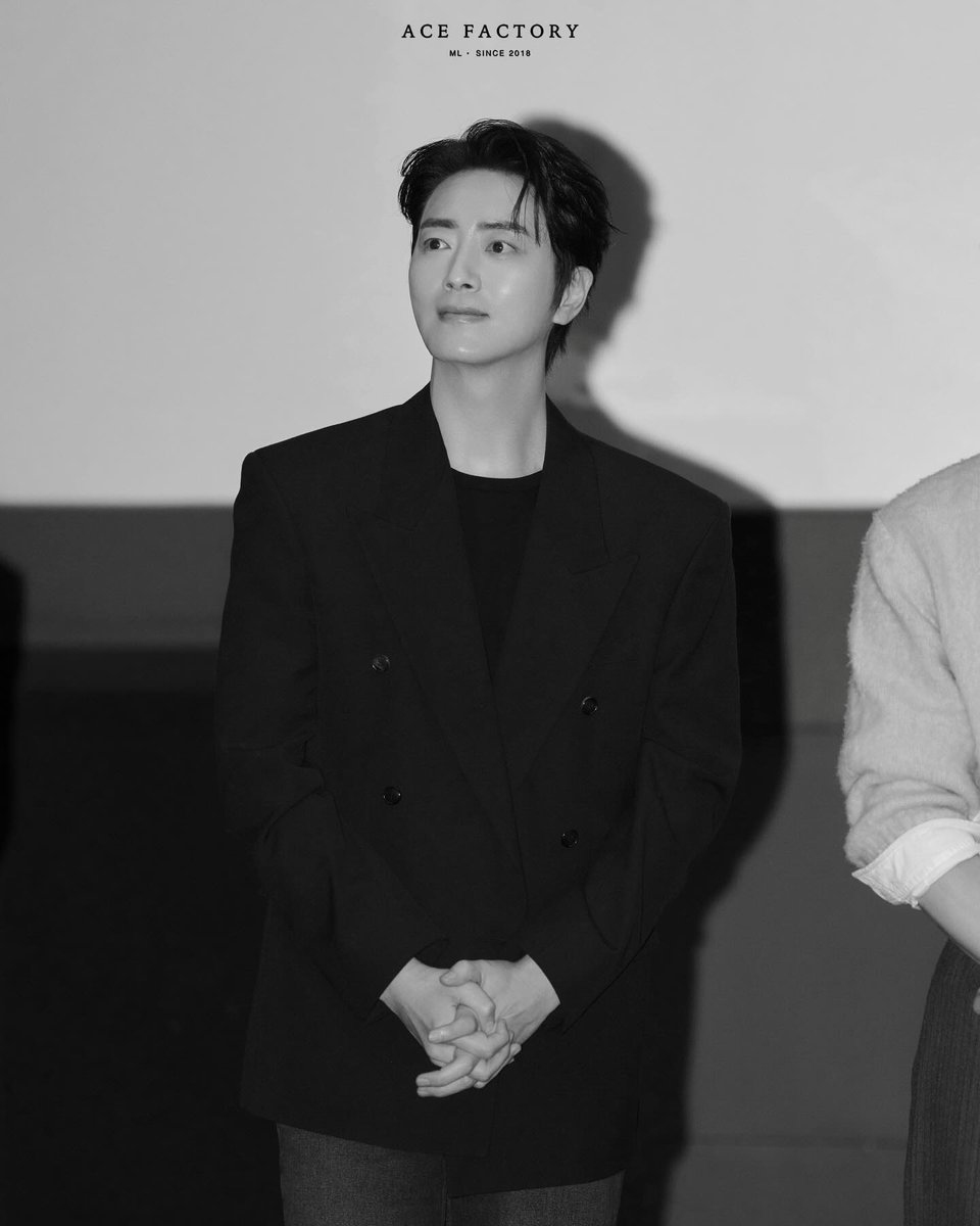 이준혁 260204 에이스팩토리 인스타 

🔗instagram.com/p/DUVHXbxE4_M/…

​✅이준혁 영화 ‘왕과 사는 남자’ 오늘 개봉🎬
.
.
얼굴은 국보급 조각상인데 두 손을 꼭 잡은 모습은 세상 무해한 댕댕이 그 자체😍

#이준혁 
#leejunhyuk 
#금성대군
#영화 #왕과사는남자