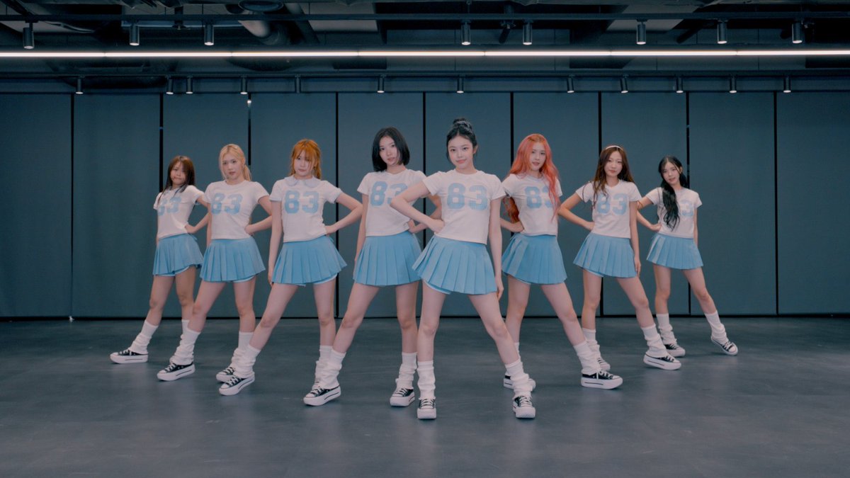 kenytimes's tweet photo. Hachu ada yang sadar ga ya? 🤔

Kalo #Hearts2Hearts baru punya 8 lagu sampe sekarang, padahal umur grupnya udah mau 1 tahun. Mungkin, itu emang disengaja sama PRISM dari center 2 di agensi SM. Nah, kalo Hachu ada yang belum sadar. Gw coba sadarin deh wkwk.

#H2H identik banget dengan angka 8. Total membernya ada 8, logo sekaligus simbol grupnya 🍀 seperti angka 8, beberapa kali juga pake outfit yang ada angka 8, dan bahkan lightstick mereka juga kayak angka 8.

Jadi, sekarang udah sadar belum? 😂

Bagi yang belum tau, Hearts2Hearts debut tanggal 24 Februari 2025. Kita tunggu aja bulan ini, lagu barunya bakal rilis sebelum atau sesudah tanggal 24.