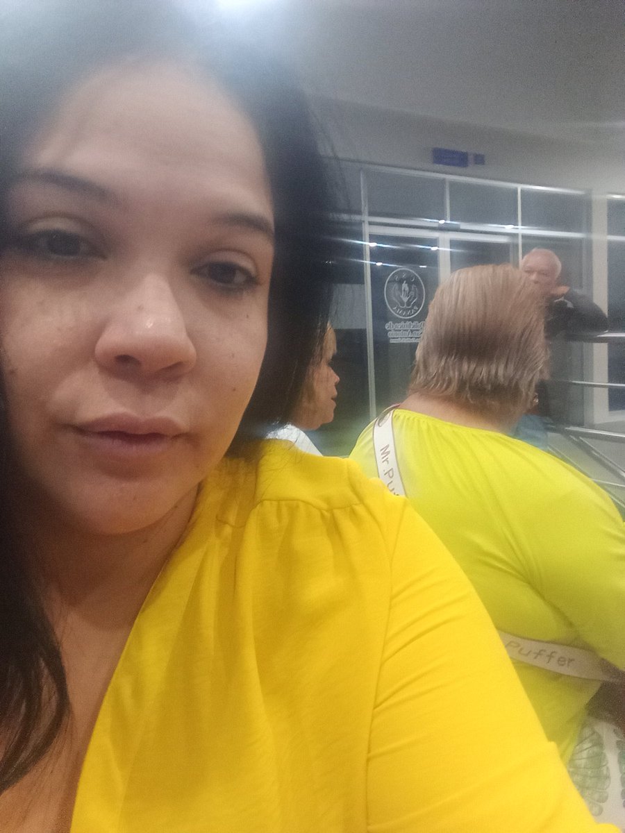 4 y 30 am, <a href="/CSSPanama/">CSSPanama</a> ya hay 5 personas en fila, mientras celebramos la nueva playa de la ciudad 🙄 #Prioridades