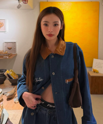 PHANTACi_06's tweet photo. DEEP DIGGER 工裝外套
經典 Chore Coat 改良，仿舊丹寧結合燈芯絨拼接，
工裝細節到位，低調卻有態度。
日常也能穿出工裝的深度與質感。
👖🧥✨
🌐 https://t.co/1gZZKOtjYg
📸 圖片取自 陳楨怡 Instagram @ celina_harto https://t.co/KSrOKK8zaz